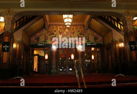 L'intérieur du cinéma Pathé Tuschinski, un cinéma théâtre Art Nouveau à Amsterdam, Pays-Bas. Banque D'Images