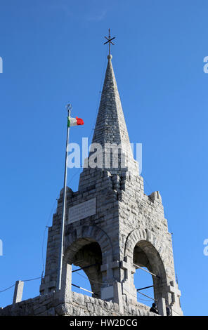 Ossuaire historique du mont Cimone à la mémoire des soldats qui sont morts pendant la Première Guerre mondiale dans les montagnes du nord de l'Italie Banque D'Images