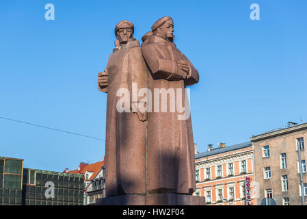 Monument des tirailleurs lettons (formation militaire de l'armée impériale russe) sur la vieille ville de Riga, capitale de la République de Lettonie Banque D'Images