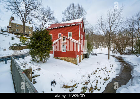 La neige et le Wallace-Cross Mill en Pennsylvanie, Felton. Banque D'Images