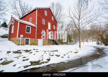 La neige et le Wallace-Cross Mill en Pennsylvanie, Felton. Banque D'Images