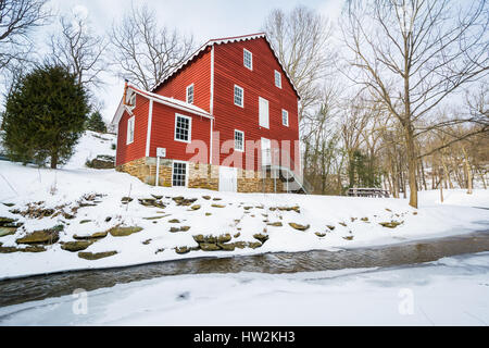 La neige et le Wallace-Cross Mill en Pennsylvanie, Felton. Banque D'Images