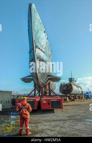 Sous-marin U 534 Merseytravel est coupé en morceaux à Birkenhead docks. Il est maintenant un affichage statique au terminal de ferries de Woodside à Birkenhead. Banque D'Images