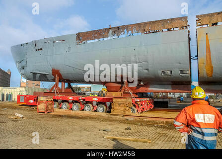 Sous-marin U 534 Merseytravel est coupé en morceaux à Birkenhead docks. Il est maintenant un affichage statique au terminal de ferries de Woodside à Birkenhead. Banque D'Images