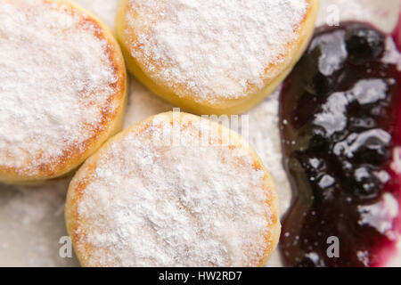 Photo alimentaire. la crème glacée parsemée de sucre glace close up. Banque D'Images