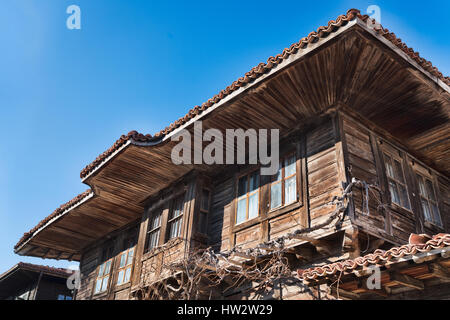 Vieille maison traditionnelle en bois à Zheravna, Bulgarie Banque D'Images