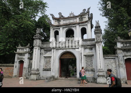 Temple de la littérature est temple de Confucius à Hanoi, Vietnam du Nord. l'entrée principale du temple. Banque D'Images