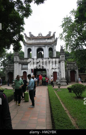 Temple de la littérature est temple de Confucius à Hanoi, Vietnam du Nord. l'entrée principale du temple. Banque D'Images