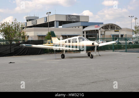 PA28 à l'aéroport de Kissimmee, Floride. Banque D'Images