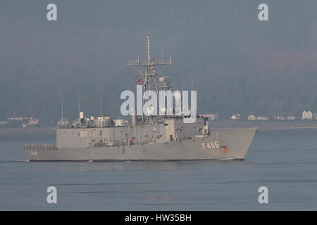 Gokova TCG (F-496), un Gabya-classe (classe Oliver Hazard Perry) de la frégate de la marine turque, à son arrivée pour l'exercice Joint Warrior 15-1. Banque D'Images