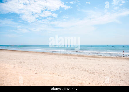 Plage de Bali en Indonésie. Un véritable paradis avec des plages de sable blanc et soleil garanti. Espace libre pour le texte et mise en page. Banque D'Images