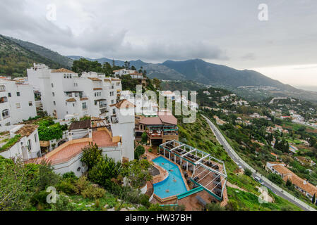 Mijas, Espagne - 16 mars 2017 : pittoresque village blanc de Mijas. Destination touristique d'andalousie. Costa del Sol. Le sud de l'Espagne Banque D'Images