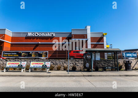 Un McDonalds restaurant de San Leandro en Californie avec commande par commande. Banque D'Images