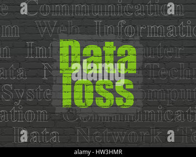 Concept de l'information texte peint en vert : la perte de données sur les Black Brick wall background avec Tag Cloud Banque D'Images