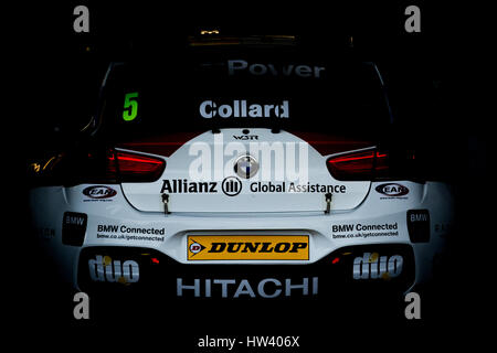 Castle Donington, UK. 16 mars, 2017. Pilote de course BTCC Rob Collard et BMW de l'équipe au cours de la Journée des médias officiels 2017 de la Dunlop MSA British Touring Car Championship au circuit de Donington Park (photo de Gergo Toth / Alamy Live News) Banque D'Images