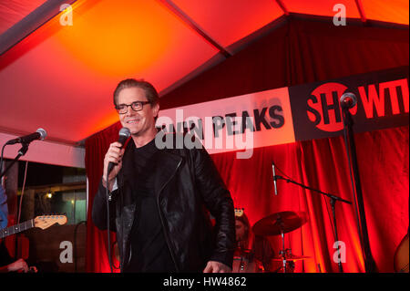 Austin, TX, USA. Mar 16, 2017. Acteur Kyle Maclachlan introduit la bande des biens immobiliers à la Clive Bar où Showtime a organisé un événement Twin Peaks au SXSW 2017 le 16 mars 2017 à Austin, Texas. Crédit : Tony Nelson/media/Alamy Punch Live News Banque D'Images