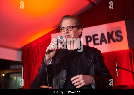 Austin, TX, USA. Mar 16, 2017. Acteur Kyle Maclachlan introduit la bande des biens immobiliers à la Clive Bar où Showtime a organisé un événement Twin Peaks au SXSW 2017 le 16 mars 2017 à Austin, Texas. Crédit : Tony Nelson/media/Alamy Punch Live News Banque D'Images