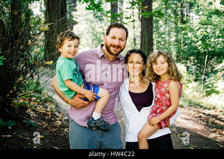 Portrait of smiling Caucasian family in park Banque D'Images