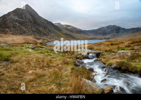 Ciel de tempête dans la montagne Tryfan Ogwen Valley dans la région de Snowdonia, Pays de Galles Banque D'Images