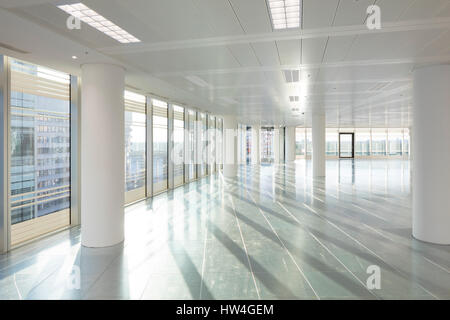 Vue de l'intérieur de 10 Hammersmith Grove, un nouveau bureau à Londres, Royaume-Uni. Banque D'Images