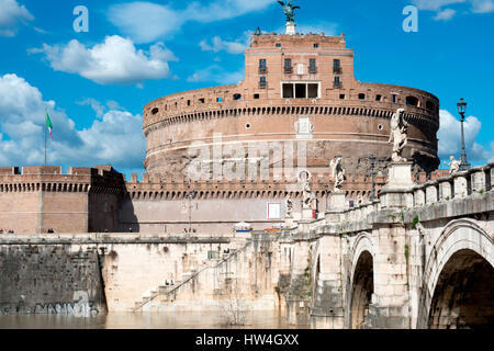 Le Ponte San Angelo et le tombeau d'Hadrien, Rome, Latium, Italie. Banque D'Images