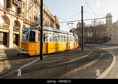 Tramway. La vie de la rue. L'Europe du sud-est de la Hongrie, Budapest Banque D'Images