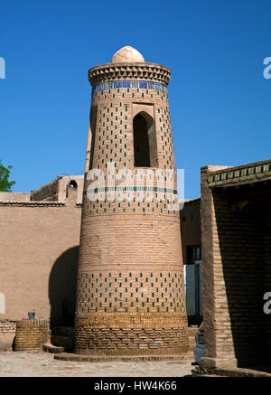 Minaret d'une mosquée de style Uzbeki, vieille ville de Khiva Banque D'Images