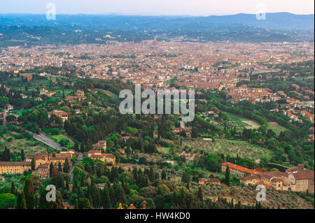 Les collines de Florence, Florence Toscane entourée par la campagne toscane vue de collines au nord de la ville, Florence, Toscane, Italie, Europe. Banque D'Images
