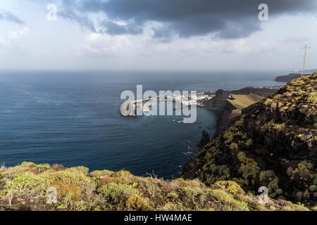 Puerto de las Nieves und der Hafen aus der Luft, Insel Gran Canaria, Kanarische Inseln, Spanien | birds eye view de Puerto de las Nieves et sa har Banque D'Images