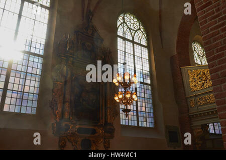 Le soleil qui rayonne à travers les fenêtres de Storkyrkan, la cathédrale de Stockholm, Gamla Stan, Stockholm, Suède, Scandinavie Banque D'Images