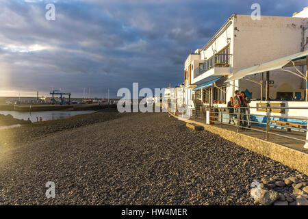 Strand und Uferpromenade von Puerto de las Nieves, Insel Gran Canaria, Kanarische Inseln, Spanien | promenade de Puerto de las Nieves, Gran Ca Banque D'Images