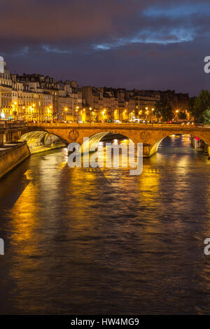 Nuit panorama de Seine à Paris, France. Banque D'Images