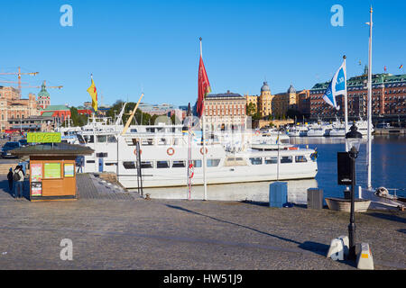 Ferries amarrés sur front de mer, Gamla Stan, Stockholm, Suède, Scandinavie Banque D'Images