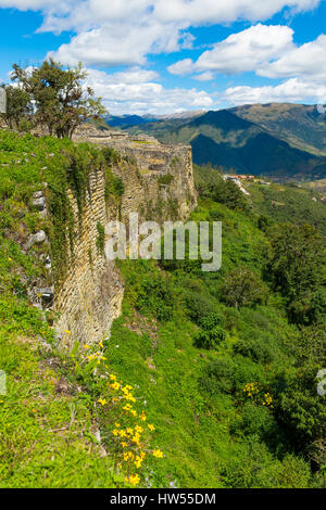 Murs extérieurs de la forteresse de Kuelap Chachapoyas, la culture, la province d'Amazonas, Pérou, Amérique du Sud Banque D'Images