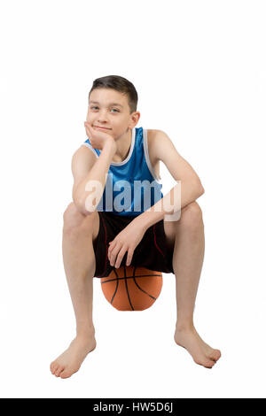 Young caucasian teenage boy with a basket-ball Banque D'Images