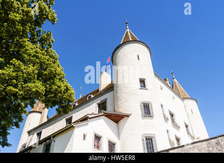 Jusqu'à l'imposant château de Nyon, Nyon, Suisse Banque D'Images