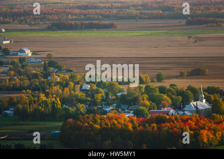 Petite ville de Québec à la recherche du haut du mont st-grégoire Banque D'Images