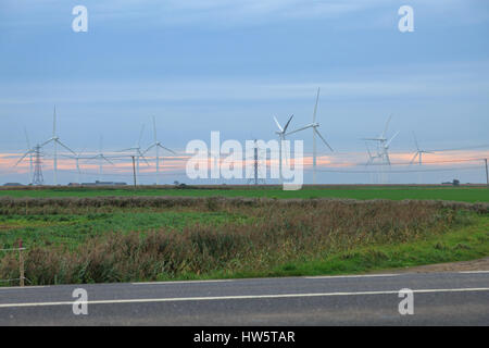 Éoliennes, parc éolien Little Cheyne, Romney Marsh, Kent, Royaume-Uni Banque D'Images