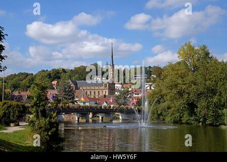 France, Doubs, Montbéliard, centre-ville, la rivière Allan, fontaine, église Saint Mainboeuf, tourisme, pont fleuri Banque D'Images