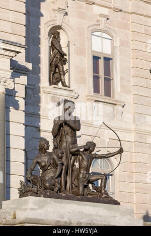 Canada, Québec, province de Québec, la colline du Parlement, le Parlement, les sculptures de la façade, la halte dans la forêt (1889) représente la Native American family du peuple abénaquis Banque D'Images