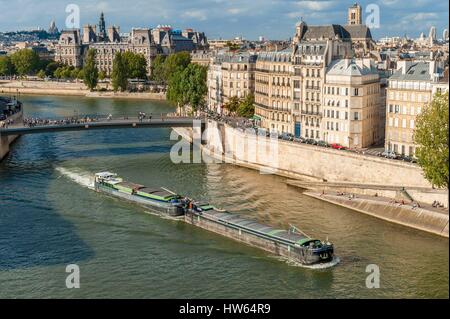 France, Paris, rivière ferry à la hauteur de Pont-Saint-Louis Banque D'Images