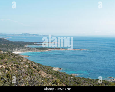 Vue de la côte de la Corse, près de Bonifacio appelée Réserve Naturelle des Bouches de Bonifacio, Corse, France, Méditerranée Banque D'Images