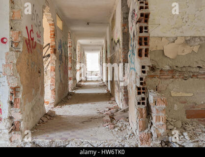 Couloir de maison abandonnée Banque D'Images