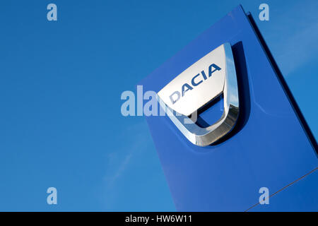 Concessionnaire Dacia sign against blue sky Banque D'Images