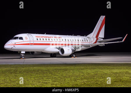 Karlsruhe/Allemagne 10 mars 2017 Pologne : Embraer 170-200LR de l'Armée de l'air à l'aéroport de Karlsruhe. Stock photo ID : 603022628 usage éditorial éditorial uniquement c Banque D'Images