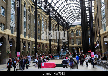 Intérieur de Hays Galleria, South Bank, Southwark, London, Greater London, Angleterre, Royaume-Uni Banque D'Images