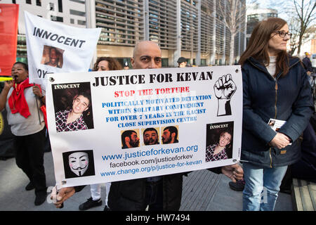 Londres, Royaume-Uni. 13 mars, 2017. La justice pour les militants de la campagne Kevan prendre part à une protestation 'bruit' devant le Home Office organisé par Banque D'Images