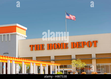 SACRAMENTO, États-Unis - 5 SEPTEMBRE : Le magasin Home Depot le 5 septembre 2013 à Sacramento, Californie. The Home Depot est un détaillant américain d'accueil imp Banque D'Images