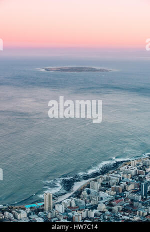 Le soleil begings à lieu à l'Est de l'île Robben, à Cape Town, Afrique du Sud. Banque D'Images