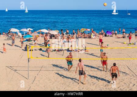 Espagne, Catalogne, Barcelone, La Vila Olimpica del Poblenou, plage de Bogatell, volley-ball de plage Banque D'Images